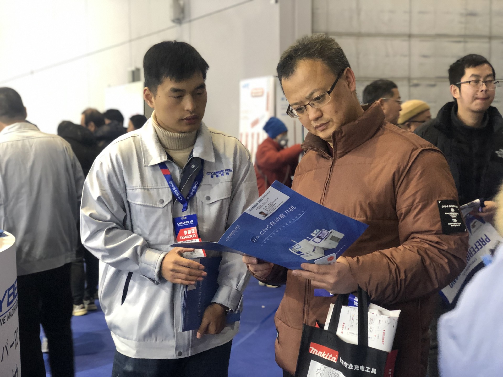 日本磨刀機上海華機展會現(xiàn)場